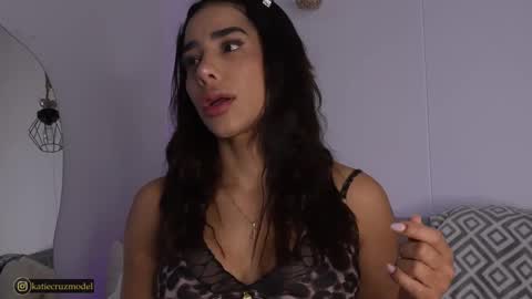 Snapshot of katiecruz_ chatting on 09.23.25 Katie online show from 09.23.25