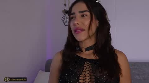 Snapshot of katiecruz_ chatting on 10.02.25 Katie online show from 10.02.25