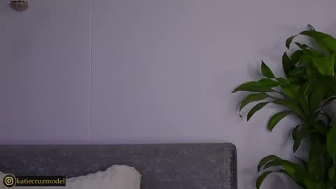 Snapshot of katiecruz_ chatting on 10.03.25 Katie online show from 10.03.25