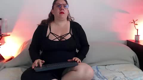 Snapshot of katiee_jones_ chatting on 10.21.25 Katherine online show from 10.21.25