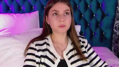 katiereeves online show from 11.18.25