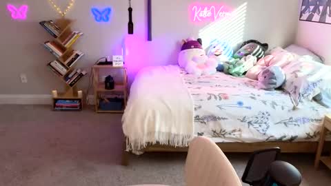 Katie Verona online show from 02.07.25