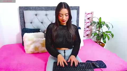 Snapshot of katikloving chatting on 11.16.25 Follow Instagram katikloving online show from 11.16.25