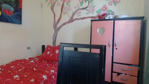 Snapshot of katiusca_horny2 chatting on 11.11.25 katiusca_horny2 online show from 11.11.25