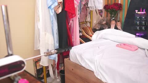 K A T L Y N  online show from 11.03.25