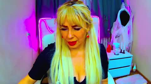 Snapshot of katrinacharm chatting on 10.10.25 katrinacharm online show from 10.10.25