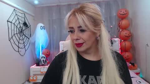 Snapshot of katrinacharm chatting on 10.13.25 katrinacharm online show from 10.13.25