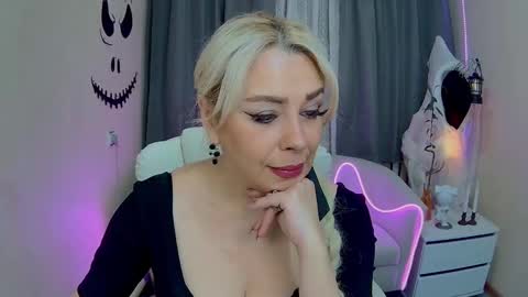 Snapshot of katrinacharm chatting on 10.23.25 katrinacharm online show from 10.23.25