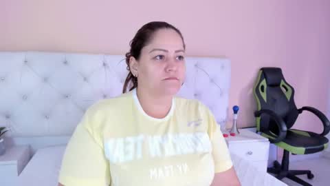 Snapshot of katte_landerr chatting on 10.06.25 Katte online show from 10.06.25