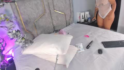 Katerine online show from 12.18.25