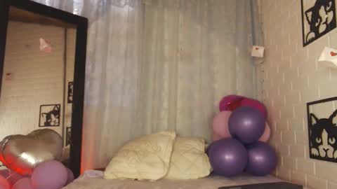 Snapshot of kattia_23 chatting on 02.14.25 kattia online show from 02.14.25