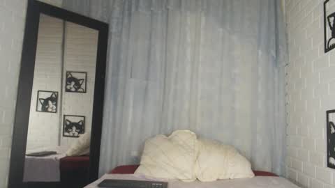 Snapshot of kattia_23 chatting on 02.19.25 kattia online show from 02.19.25