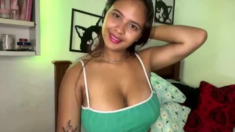 Snapshot of kattia_23 chatting on 09.25.25 kattia online show from 09.25.25