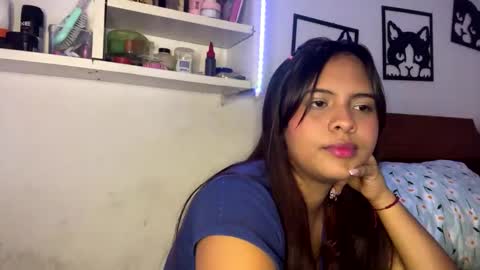 Snapshot of kattia_23 chatting on 10.15.25 kattia online show from 10.15.25