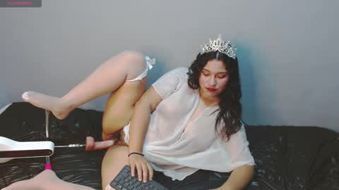 Katty Loveless online show from 09.11.25