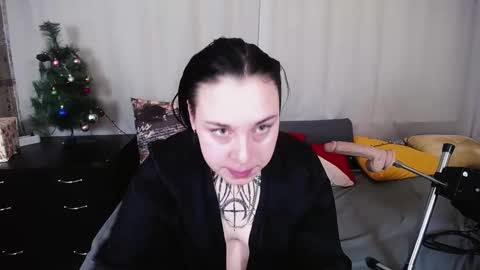 Snapshot of kattyroys chatting on 01.05.25 Katty online show from 01.05.25