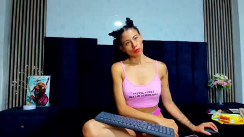Snapshot of kattyslovan chatting on 10.24.25 Kattyslovans online show from 10.24.25