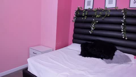 katy_contreras online show from 12.31.24