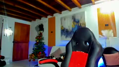 Snapshot of katydeliz chatting on 11.04.25 katy deliz online show from 11.04.25