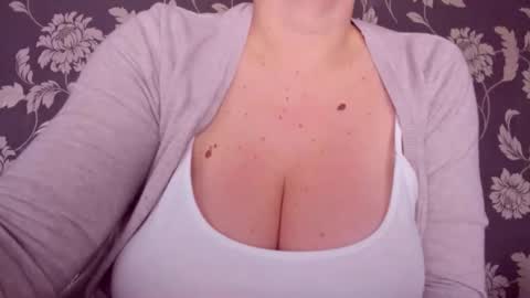 Snapshot of katynextdoor chatting on 02.12.26 Katy online show from 02.12.26