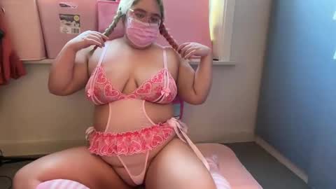 Snapshot of kawaiiasianbbw chatting on 03.05.25 KawaiiAsianBBW online show from 03.05.25