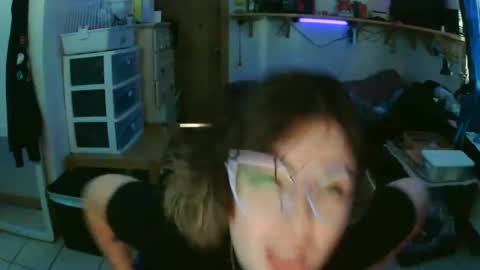 kawaiicvnt420 online show from 11.18.25