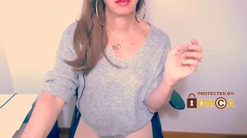 Snapshot of kay_ts chatting on 01.08.25 Kay online show from 01.08.25