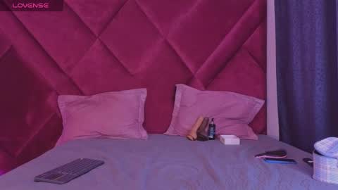 Snapshot of kayalstone chatting on 10.15.25 Cattleya stone online show from 10.15.25