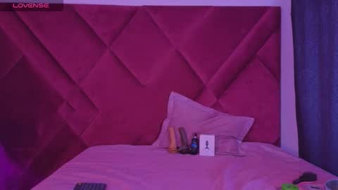 Snapshot of kayalstone chatting on 10.26.25 Cattleya stone online show from 10.26.25