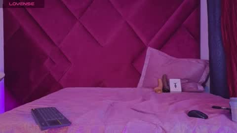 Snapshot of kayalstone chatting on 10.30.25 Cattleya stone online show from 10.30.25