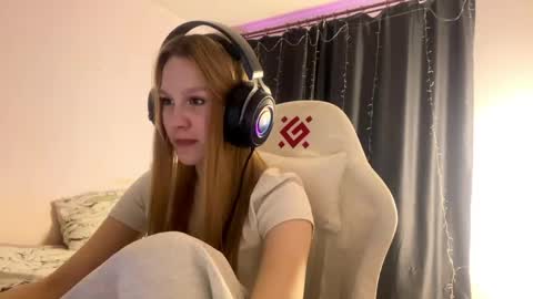 Amia online show from 04.12.26