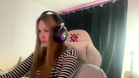 Snapshot of kayceefroehner chatting on 04.28.26 Amia online show from 04.28.26