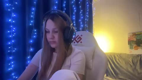 Snapshot of kayceefroehner chatting on 05.19.26 Amia online show from 05.19.26