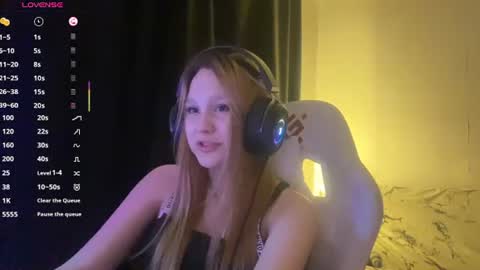 Snapshot of kayceefroehner chatting on 06.16.26 Amia online show from 06.16.26