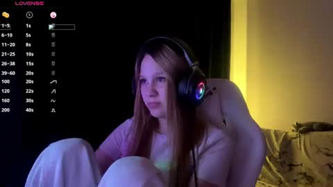 Snapshot of kayceefroehner chatting on 06.17.26 Amia online show from 06.17.26
