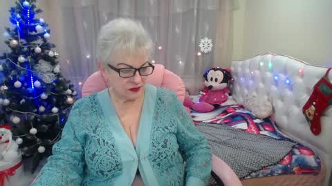 kaylesmoll online show from 12.19.24