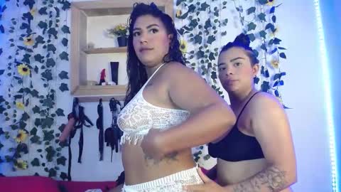 Snapshot of kaylie_and_dakota_ chatting on 09.27.25 kaylie and dakota  online show from 09.27.25