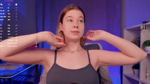 Snapshot of kaylisse chatting on 10.27.25 Hi Im Arina 3 online show from 10.27.25