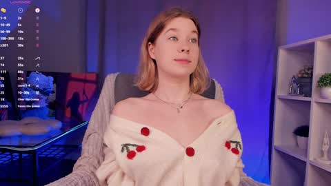 Snapshot of kaylisse chatting on 10.31.25 Hi Im Arina 3 online show from 10.31.25