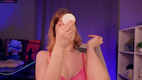 Snapshot of kaylisse chatting on 11.05.25 Hi Im Arina 3 online show from 11.05.25