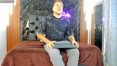 Snapshot of keane_lee chatting on 10.01.25 Keane online show from 10.01.25