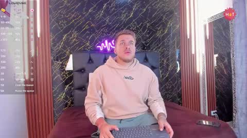 Snapshot of keane_lee chatting on 10.04.25 Keane online show from 10.04.25