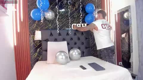 Snapshot of keane_lee chatting on 10.07.25 Keane online show from 10.07.25