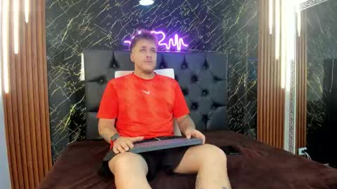 Snapshot of keane_lee chatting on 10.20.25 Keane online show from 10.20.25