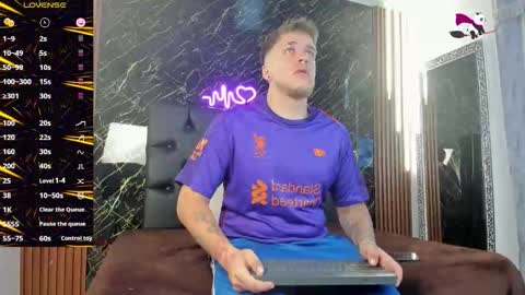 Snapshot of keane_lee chatting on 10.25.25 Keane online show from 10.25.25