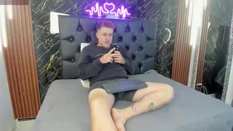 Snapshot of keane_lee chatting on 10.27.25 Keane online show from 10.27.25