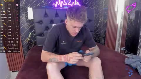 Snapshot of keane_lee chatting on 11.08.25 Keane online show from 11.08.25