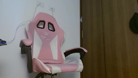 Snapshot of keilafranco chatting on 11.21.25 keilafranco online show from 11.21.25