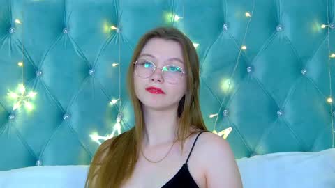 Snapshot of keiraace chatting on 12.27.24 Keira online show from 12.27.24