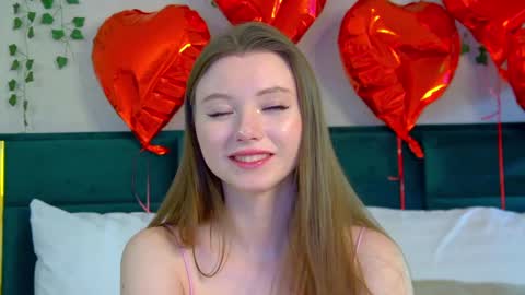 Snapshot of keiraace chatting on 02.14.25 Keira online show from 02.14.25